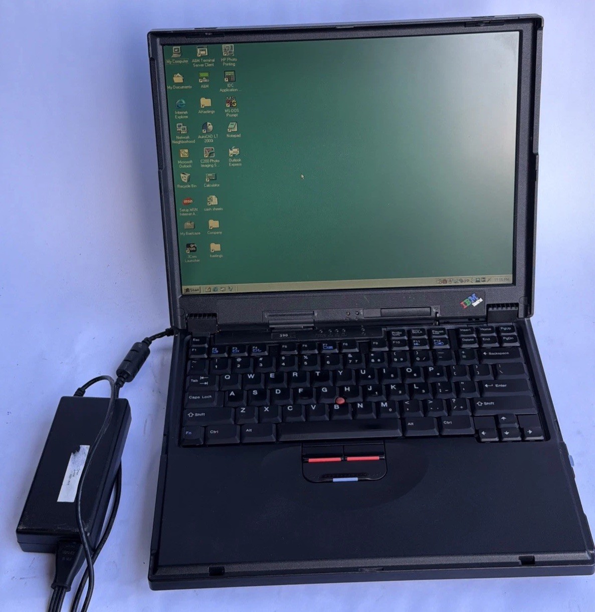 VINTAGE 1990s IBM ThinkPad 390 Laptop Pentium II Win 98 SE 3.5 Floppy BAD HINGE