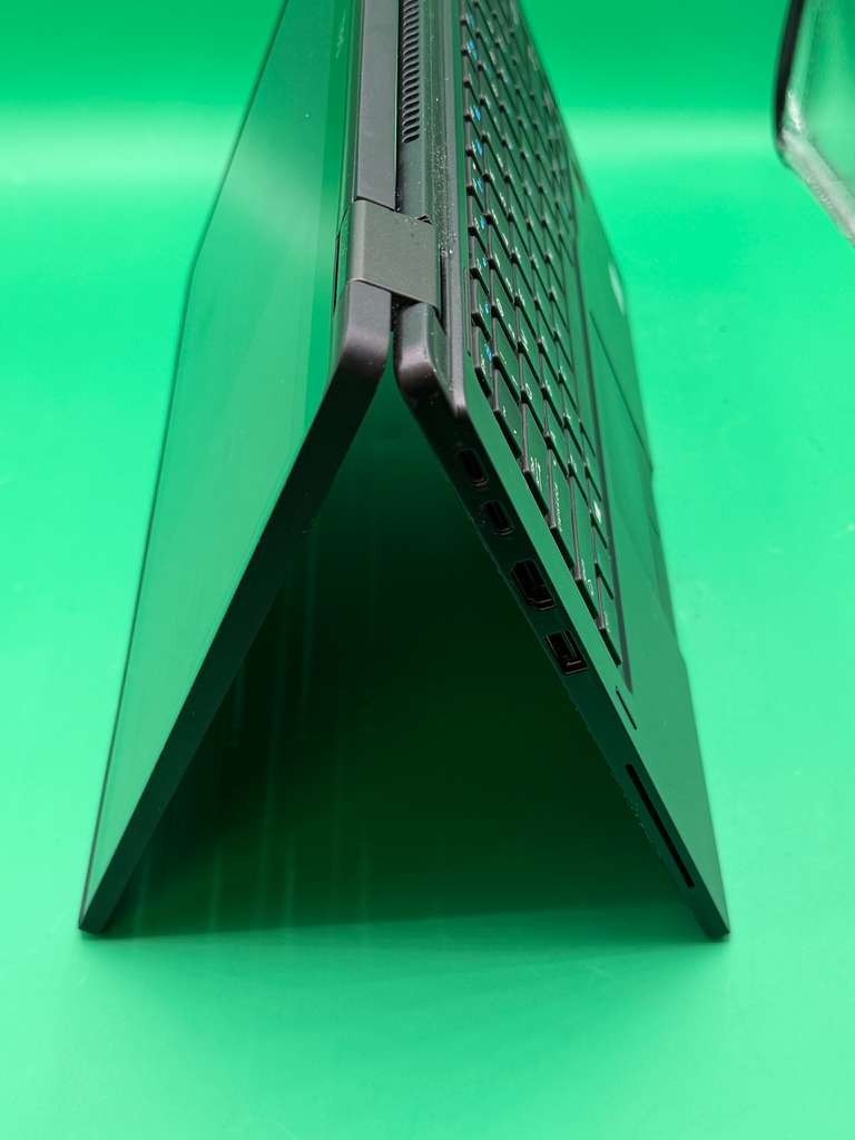 Dell Latitude 7390 2-in-1 Touch Laptop Core i7 16GB RAM Without Storage