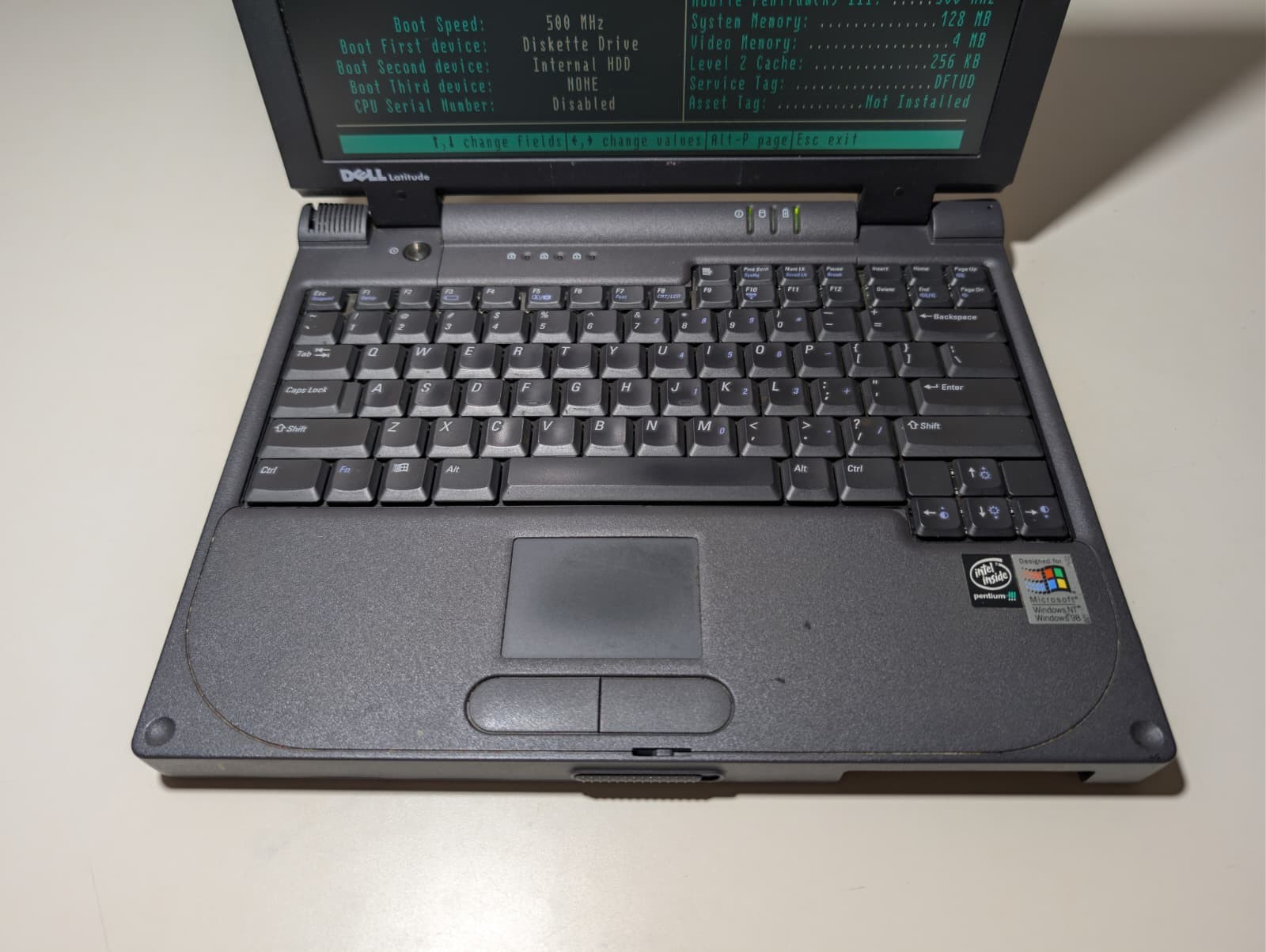 Read! Dell Latitude CSX | Intel Pentium III 128MB RAM NO HDD | Boots to Bios