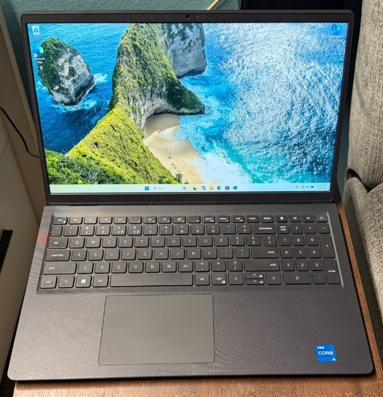 Dell Vostro 15 3520 Laptop i5-1334U 32GB RAM 1TB NVMe Windows 11 Pro w/Charger