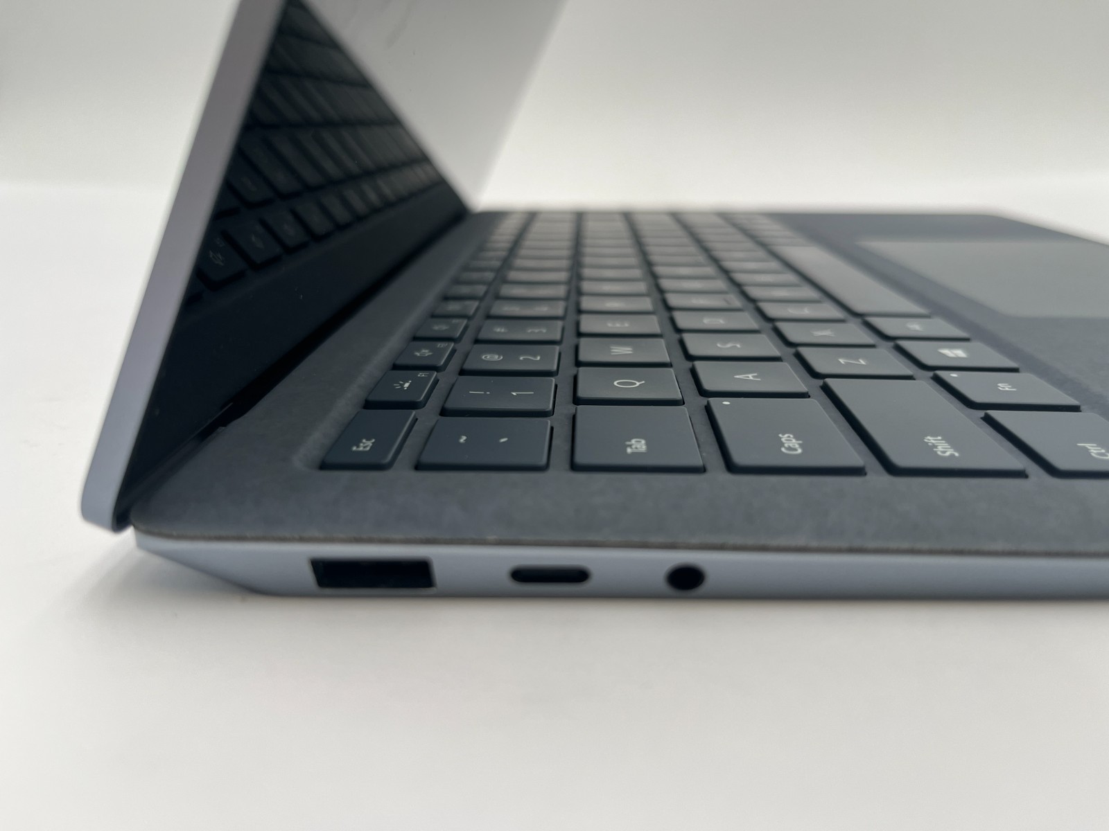 Microsoft Surface Laptop 4 1950 13.5″ Touch i7-1135G7@2.40GHZ 8GB RAM 512GB NVME