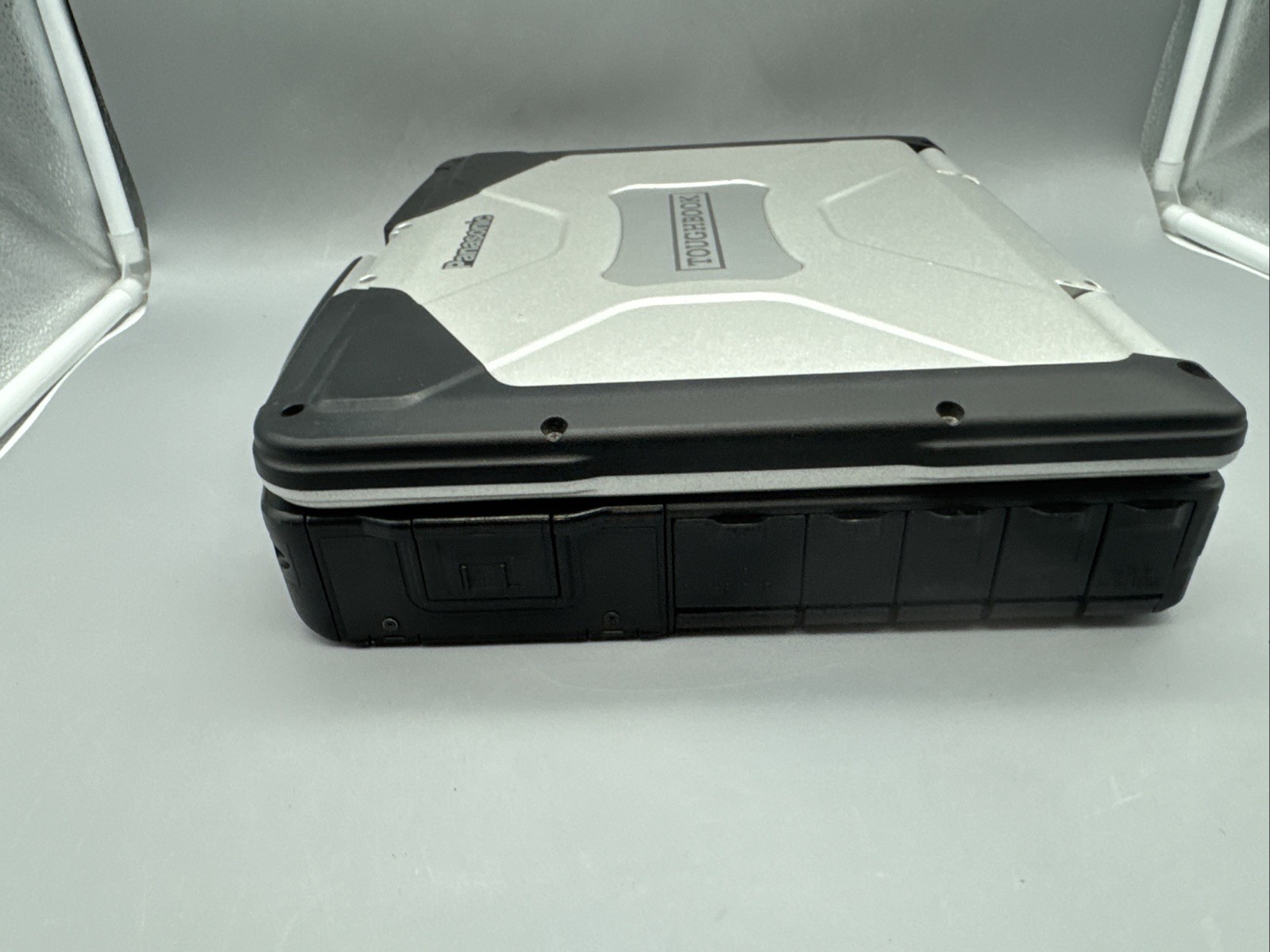 Panasonic Toughbook CF-31 Touchscreen i5-7300U 16GB DDR4 DVDRW No HD/OS/AC