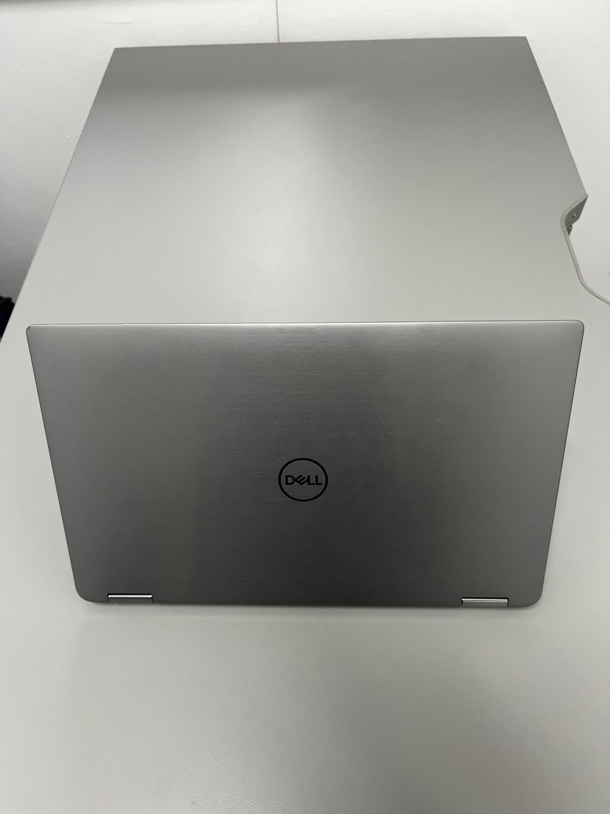Dell Latitude 9410 2-IN-1 CONVERTIBLE Core™ i7 14″FHD Touchscreen 512GB SSD 8GB