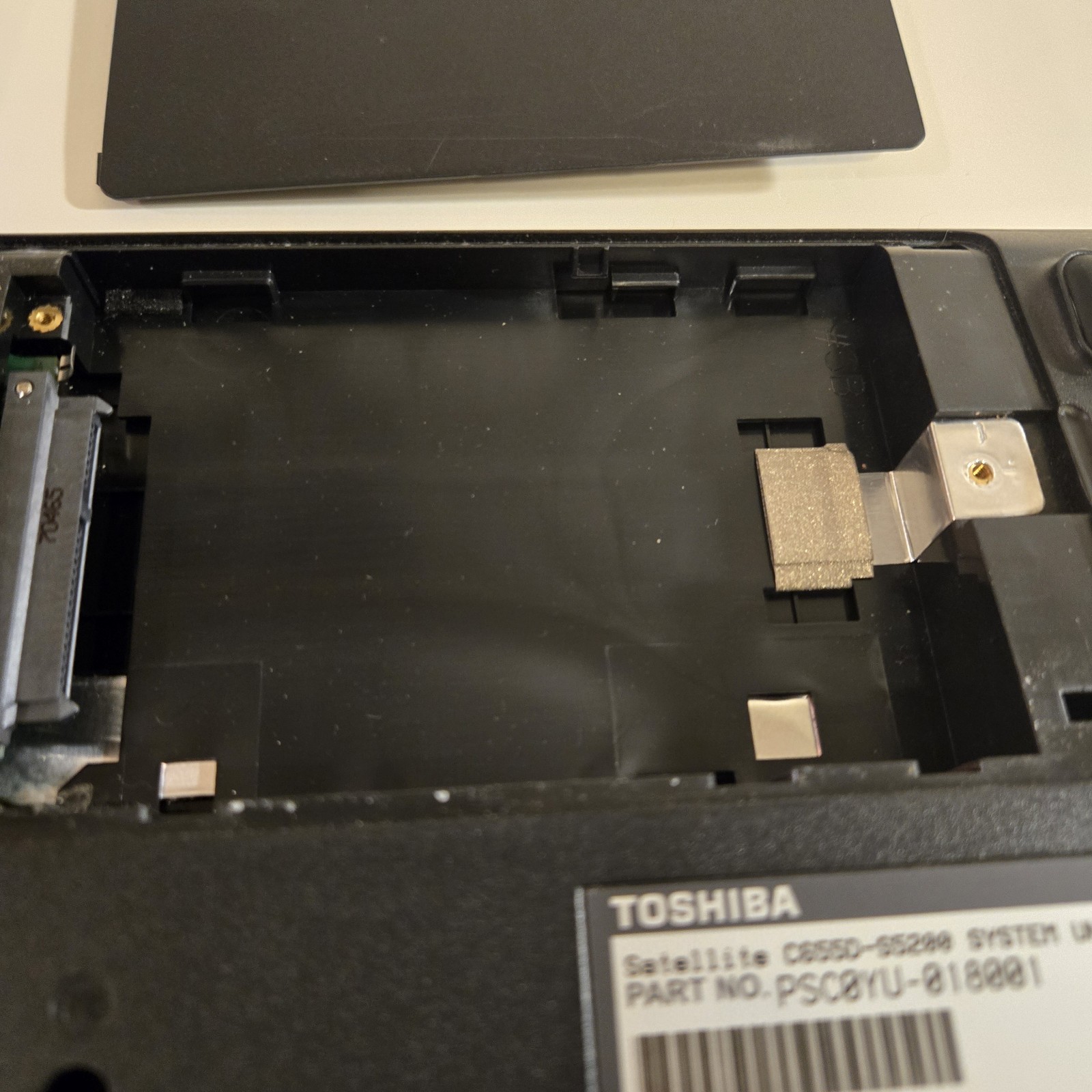 Toshiba Satellite C655D 15″ Laptop AMD C60 NO HDD/Battery/RAM/Power Cable WYSIWG