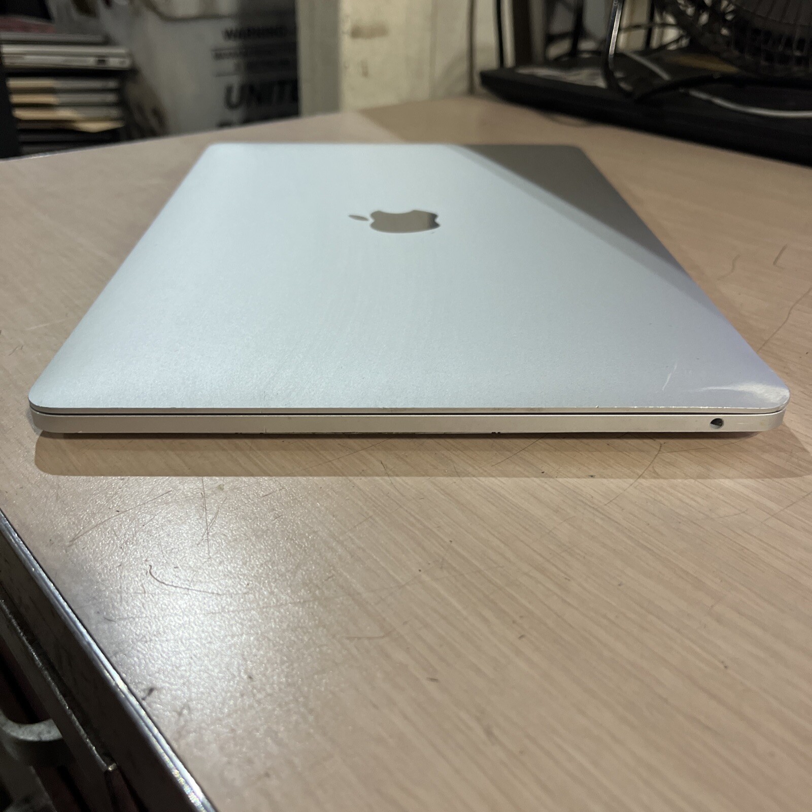APPLE MACBOOK PRO 13″ MID-2017 CORE I5-7360U 2.3GHZ 8GB RAM NO HD “