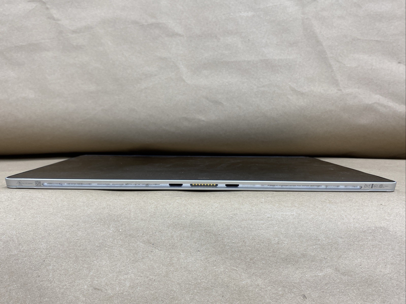 HP x2 1012 G1 – 12″ FHD – m7-6Y75 – 8GB – 256GB SSD – Win 10 Pro – Bad Battery