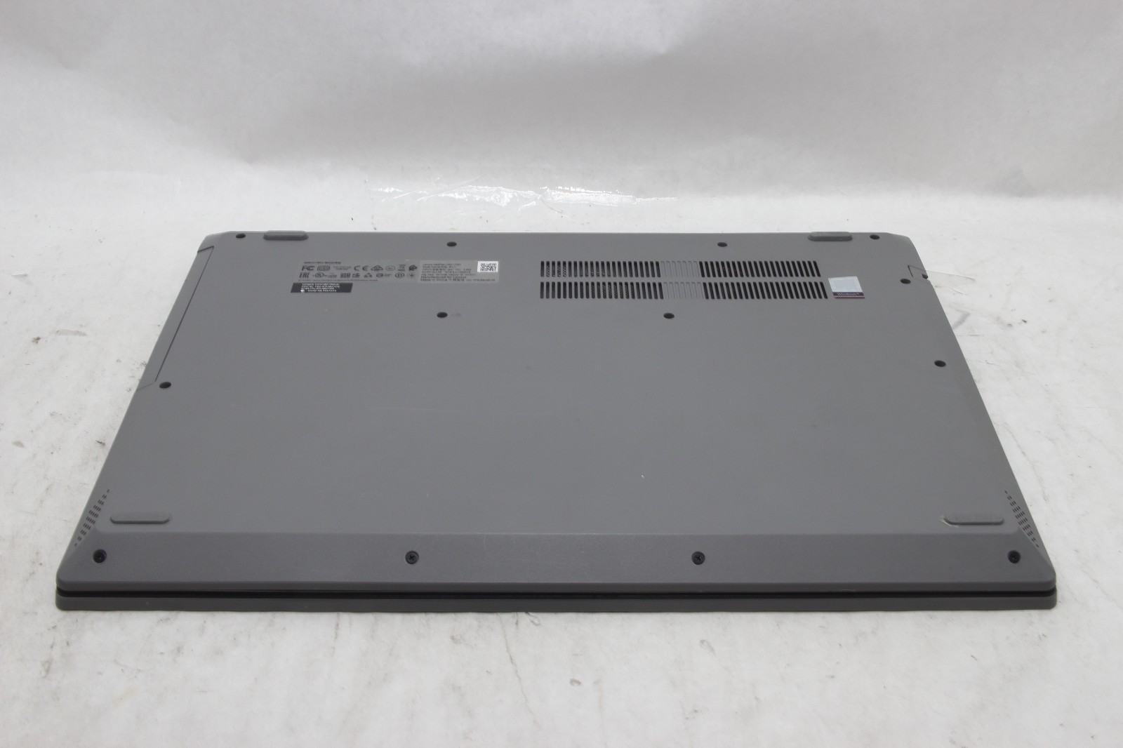 Lenovo IP L340-17API 15.6″ Laptop AMD R5 8 GB RAM 256 GB SSD Win 11 No Charger