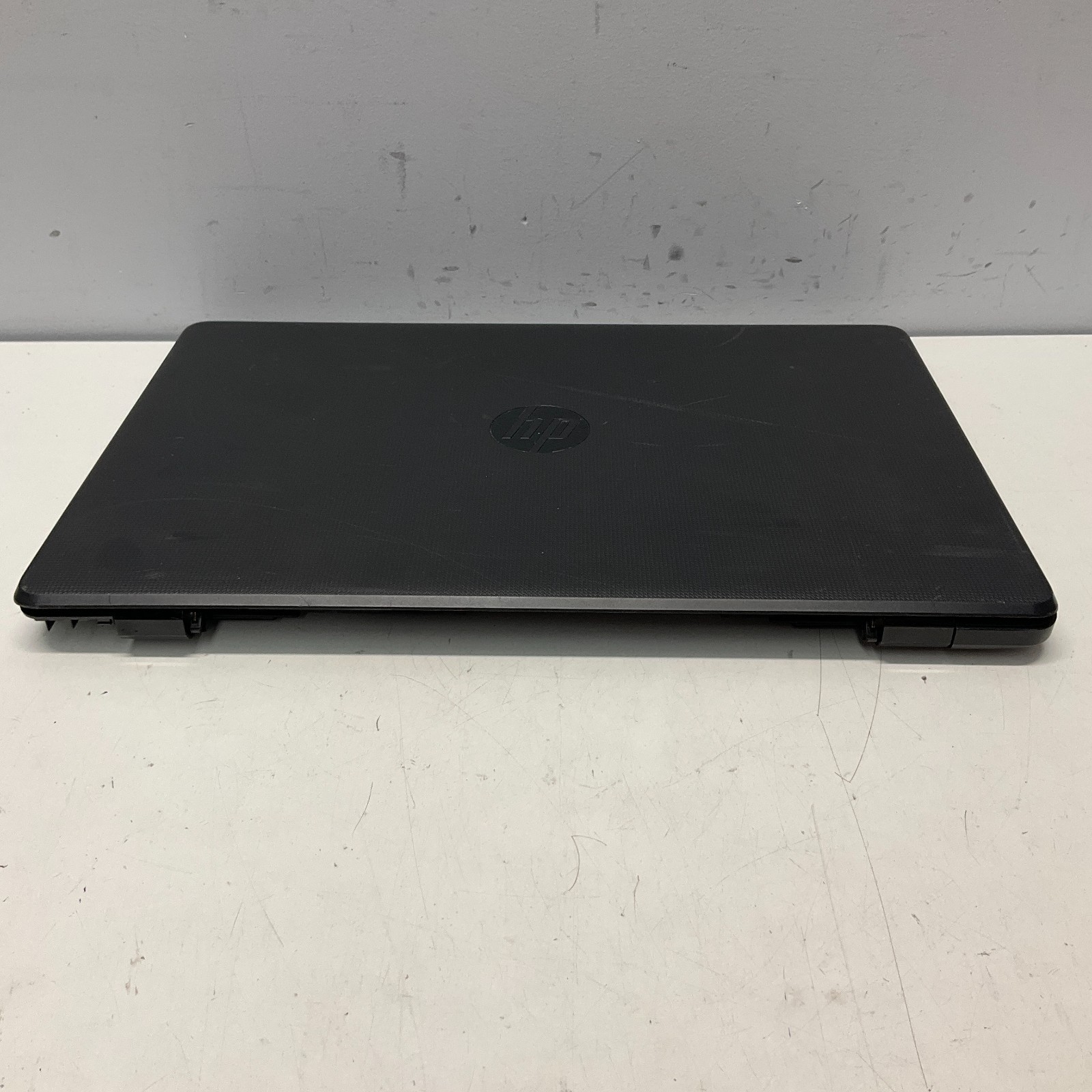 HP 17-AK061NR 17.3″ Laptop AMD A9-9420 4GB 250GB SSD Windows 10 Pro NO BATTERY