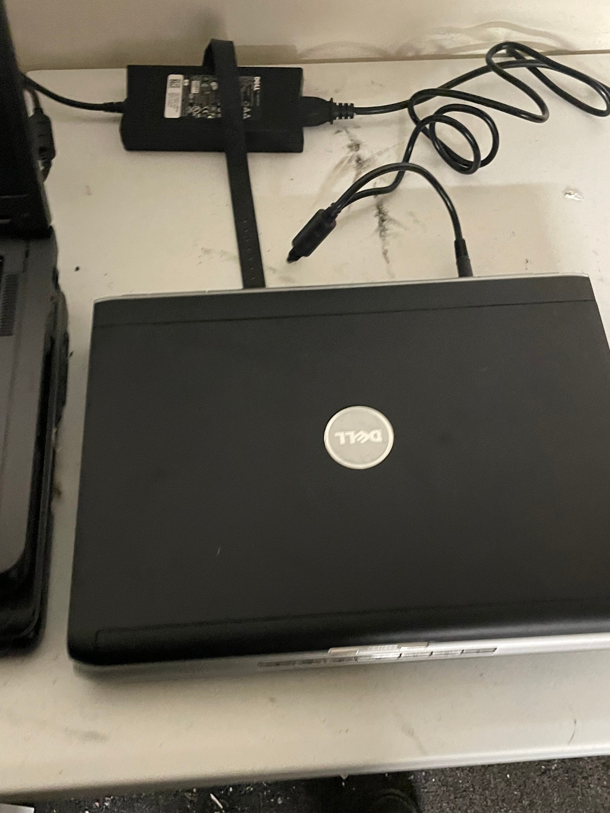 Lot of 3 Dell (1) Inspiron 1520 & (2) Vostro 1000 laptops fix/repair Wholesale