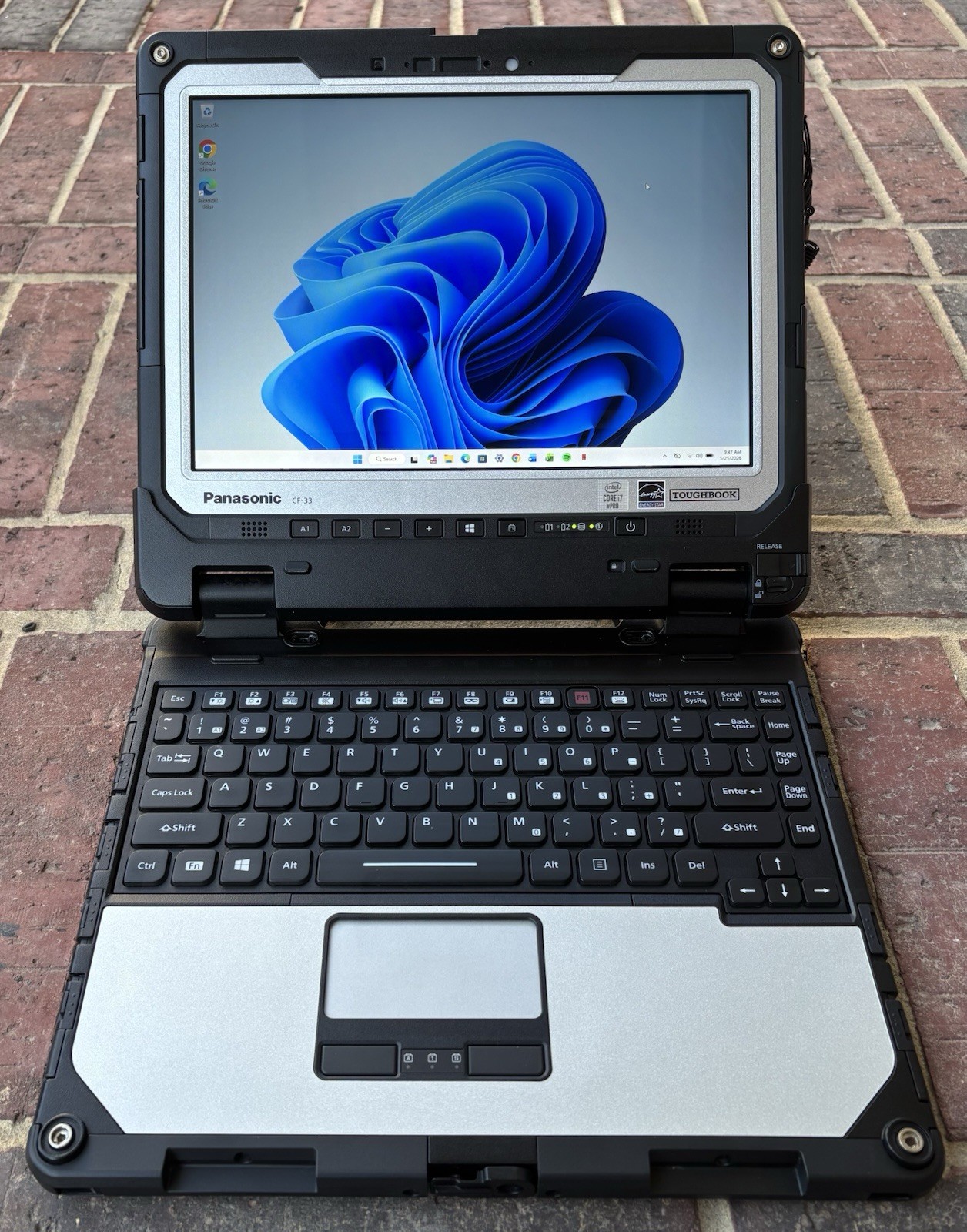 Panasonic Toughbook CF-33 1.1GHz Win 11 Core i7-10810U 16GB RAM 512GB SSD 3110Hr