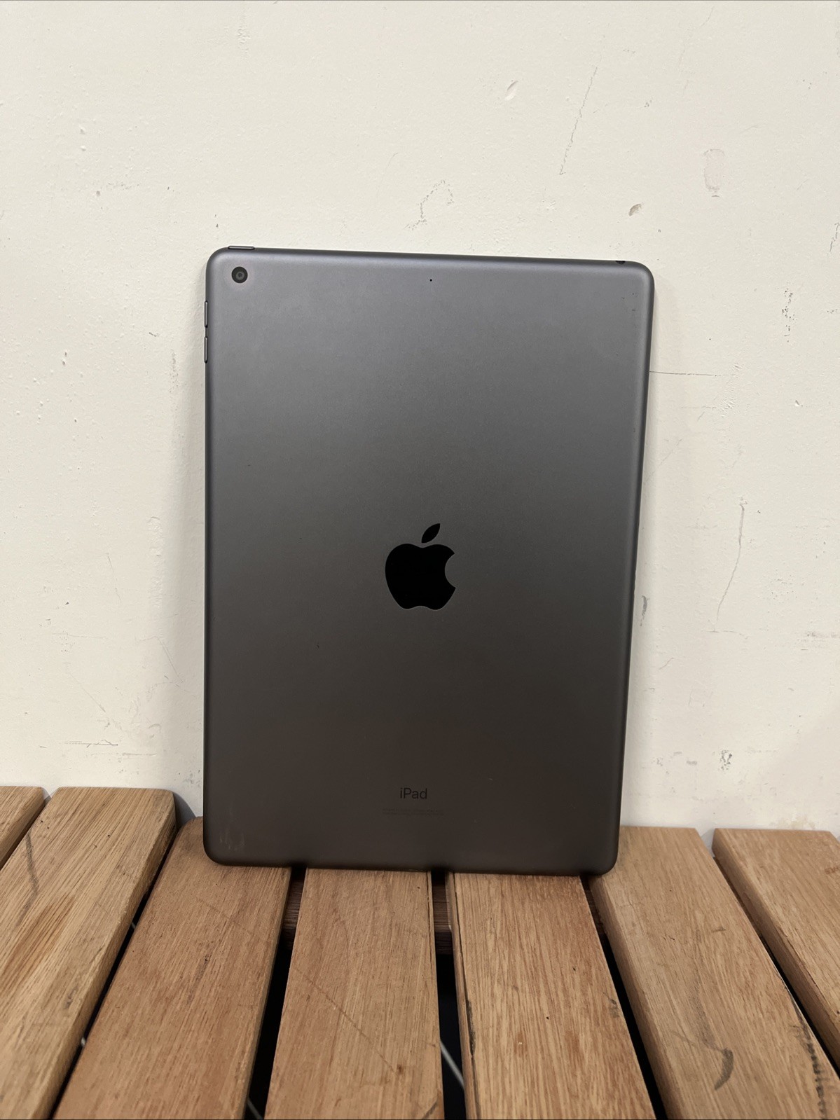 Apple iPad | 7th Generation | 10.2″ Retina | 32 GB | Model: A2197