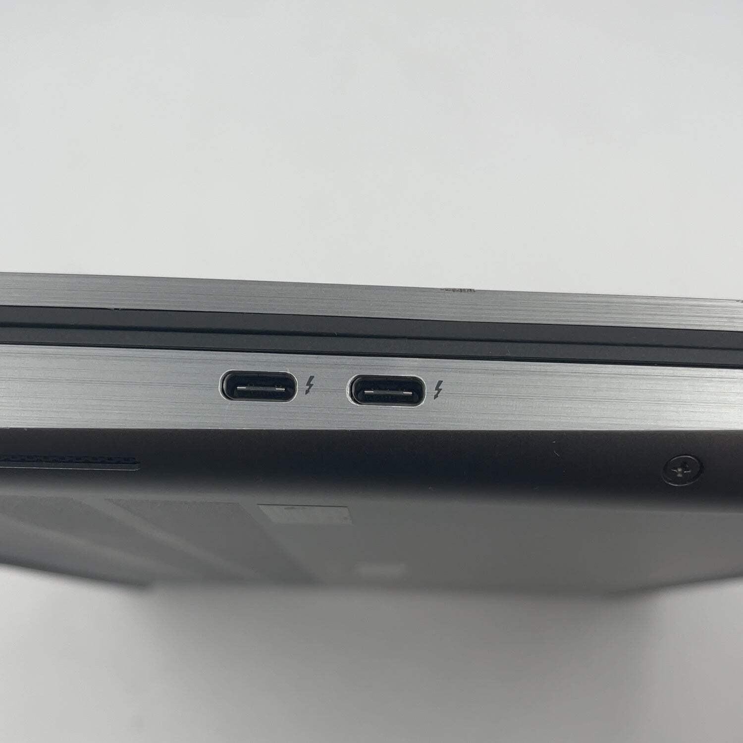 Dell Precision 7550 15.6″ Xeon W-10855M 2.8GHz 32GB RAM 1TB SSD Quadro RTX 3000