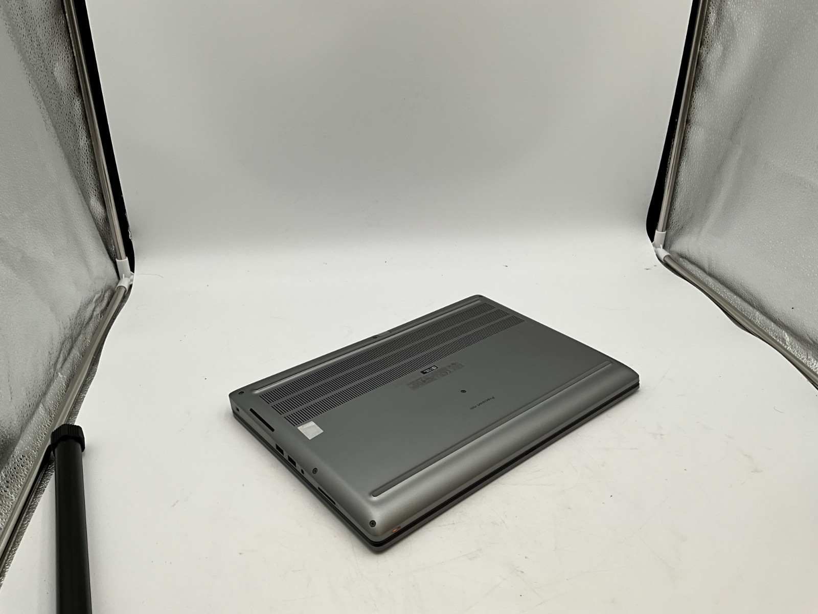 DELL Precision 7560 i7-11850H 2.50g 32GB 1TB T1200 15.6″ WIN11 *READ* 88LM6M3