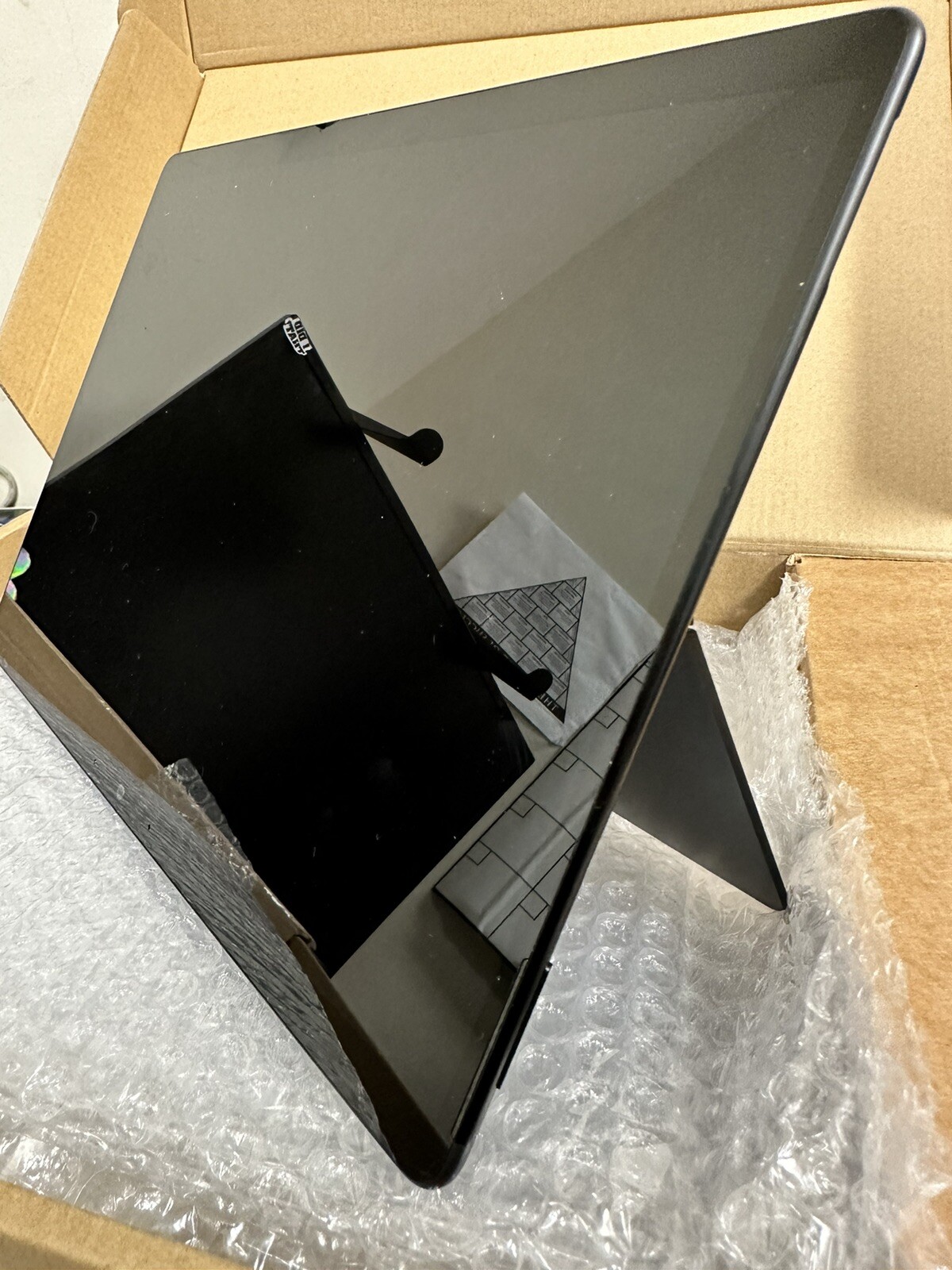 Microsoft Surface Pro X 1876 13″ Microsoft SQ1 3.0GHz 16GB 512GB Win10 Pro