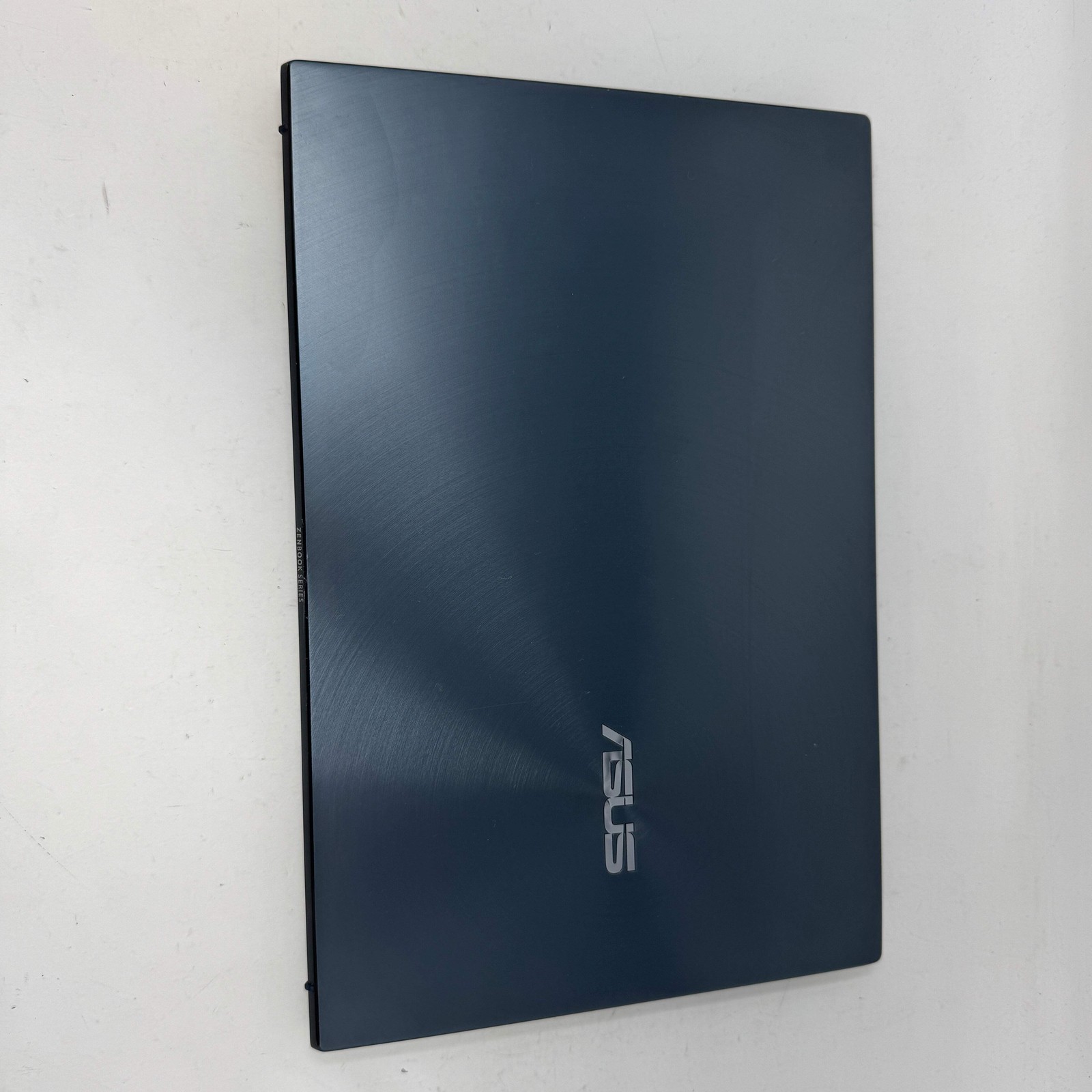 Asus Zenbook 13 UX325E 13.3″ i5-1135G7 2.4GHz 8GB RAM 256GB SSD