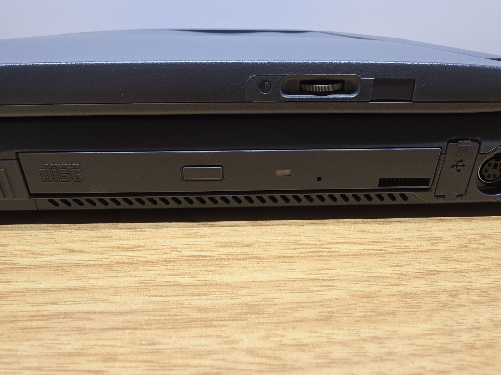 Toshiba Satellite 2535CDS Laptop No Power Adapter Screen Intact – For Parts Only