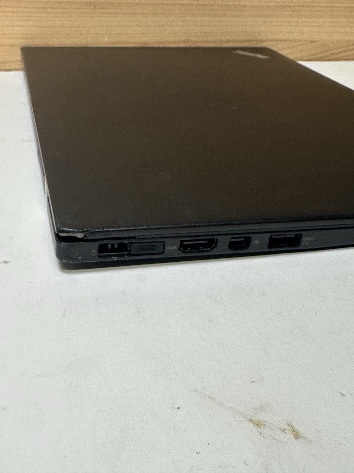 Lenovo THINKPAD X1 CARBON INTEL CORE I5-4200U 1.60GHZ 8GB RAM NO HD(UNTESTED)