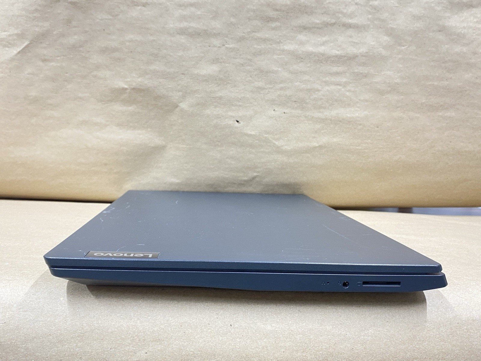 Lenovo 81N3 – 15.5′ HD – AMD A6-9225 – 8GB – 256GB – 10 Home – READ