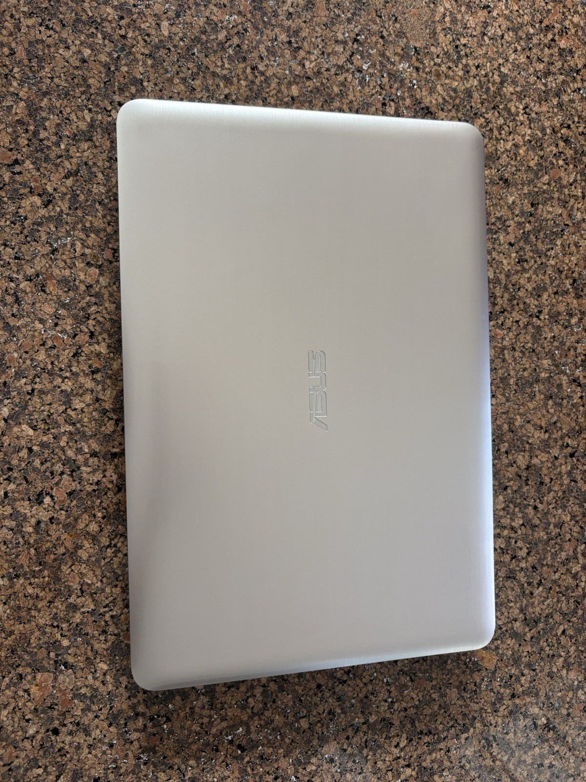ASUS VivoBook 15.6″ Core i5 2.5GHz 8GB RAM 1TB HDD Win10 Silver