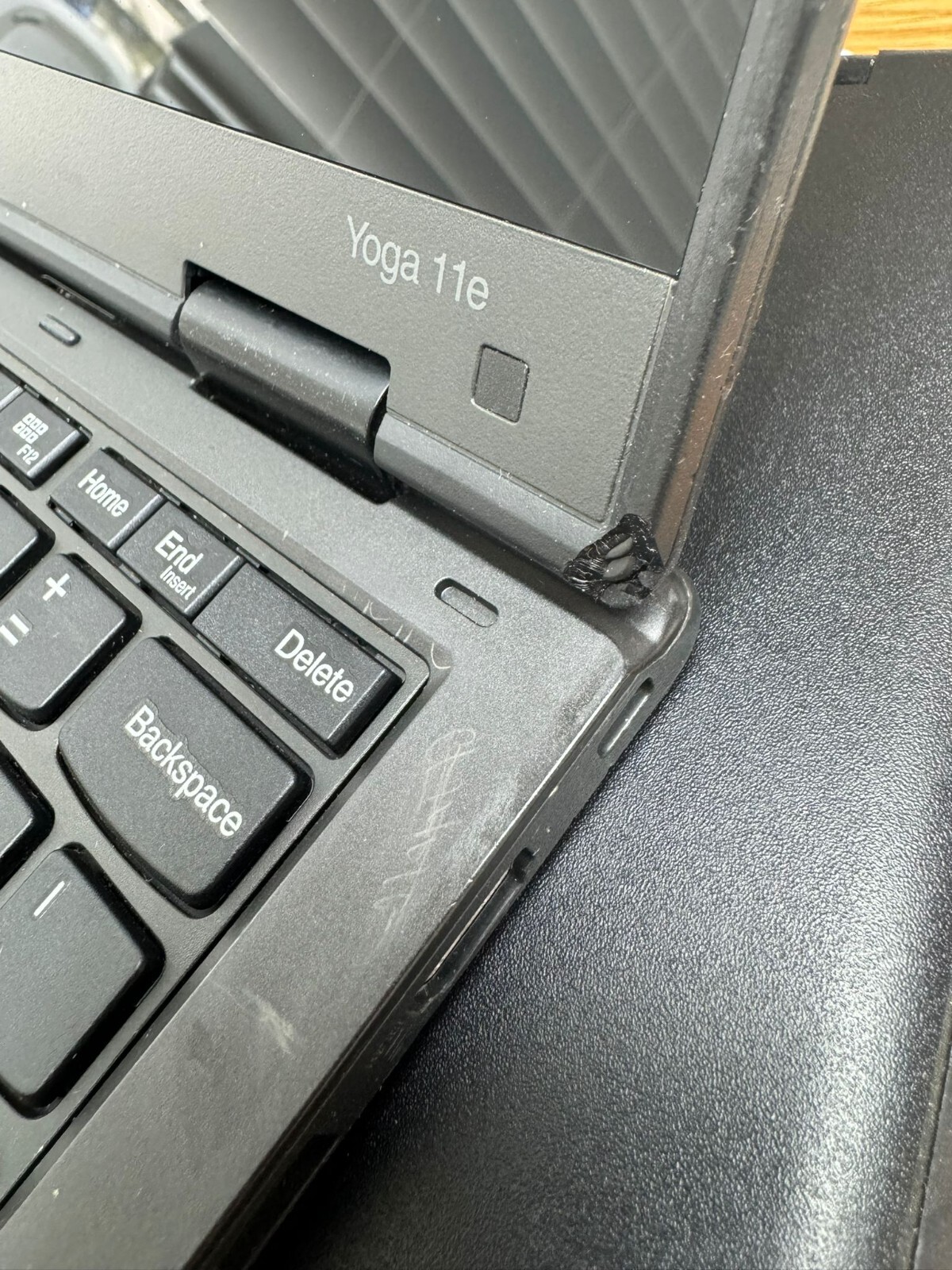 Lenovo ThinkPad Yoga 11e 11.6in 2 in 1 flip TouchScreen Windows 10. *see photos*