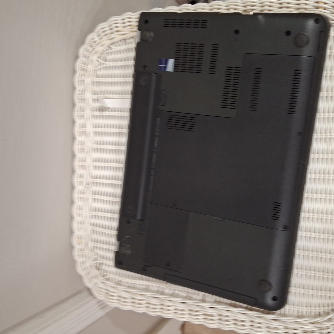 Lenovo ThinkPad E560X Laptop Black 2.3GHz Core i5, 4GB RAM 500GB HDD – For Parts
