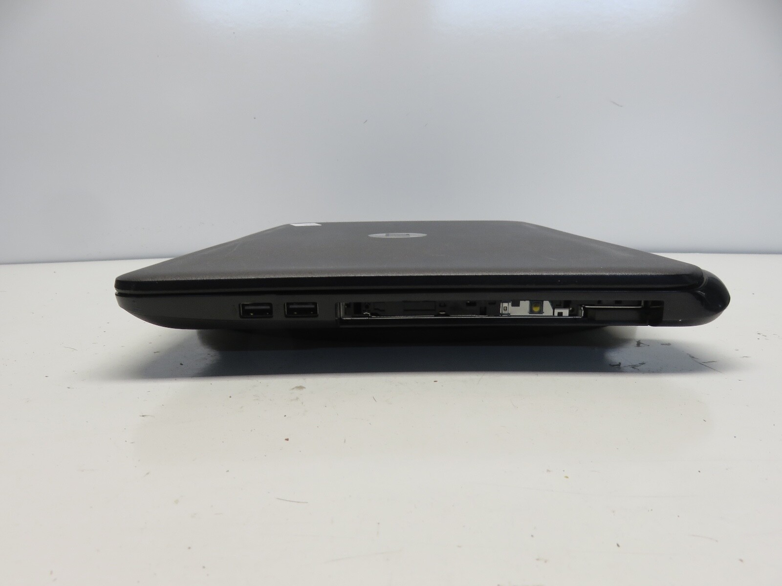 HP 15 Notebook PC Pentium N3530 2.16GHz 4 GB NO HDD No Batt