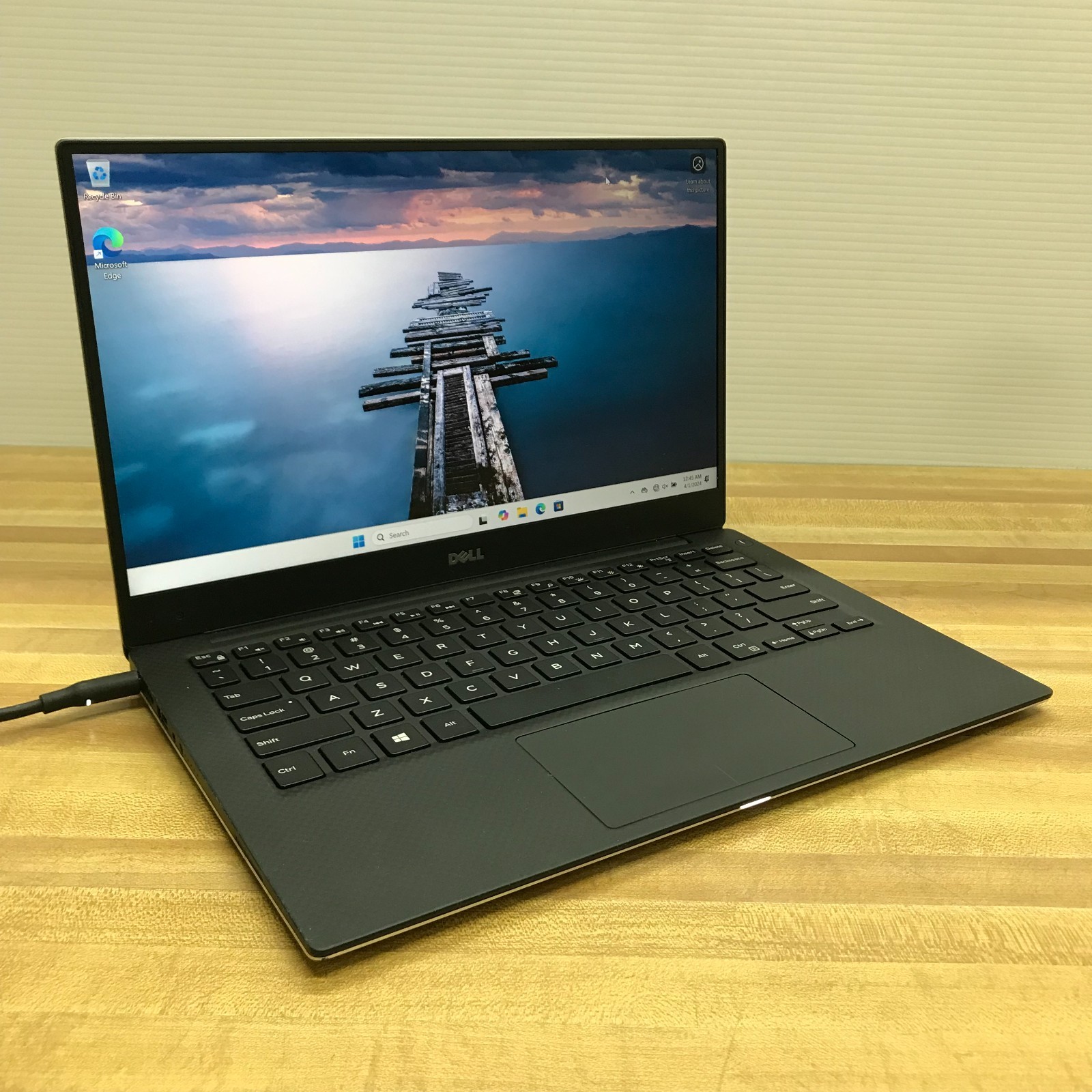 Dell XPS 13 9360 FHD i5-7200U 2.5GHz 8GB 256GB SSD 13.3″ LAPTOP (WINDOWS 11)