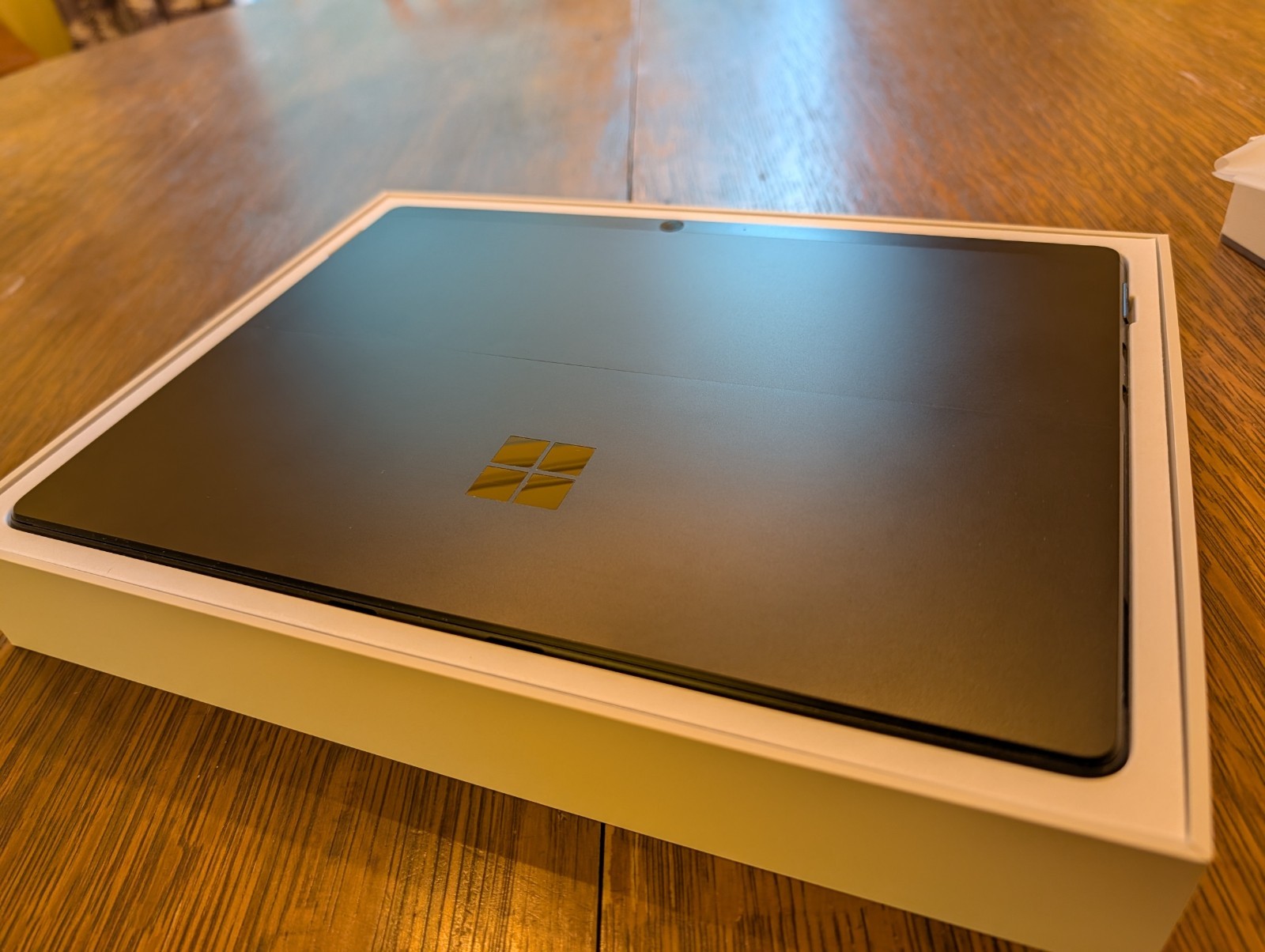 Microsoft Surface Pro X 13″ – Microsoft SQ1 – 8GB – 512GB SSD – Wi-Fi + 4G LTE