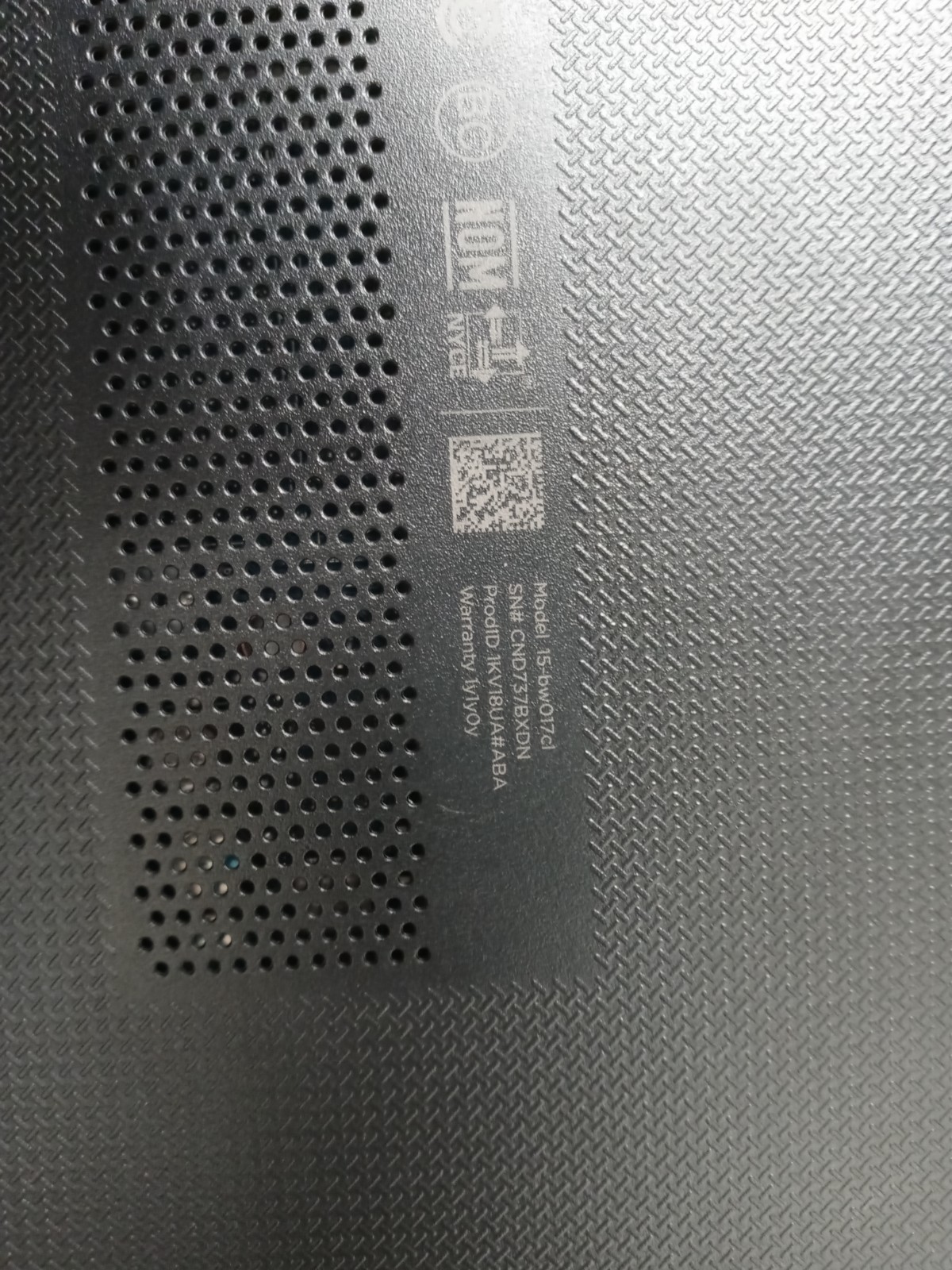 HP 15-BW017cl AMD A12-9720P 2.70GHZ Radeon R7, 12 | 12GB RAM | 256GB SSD| NO OS
