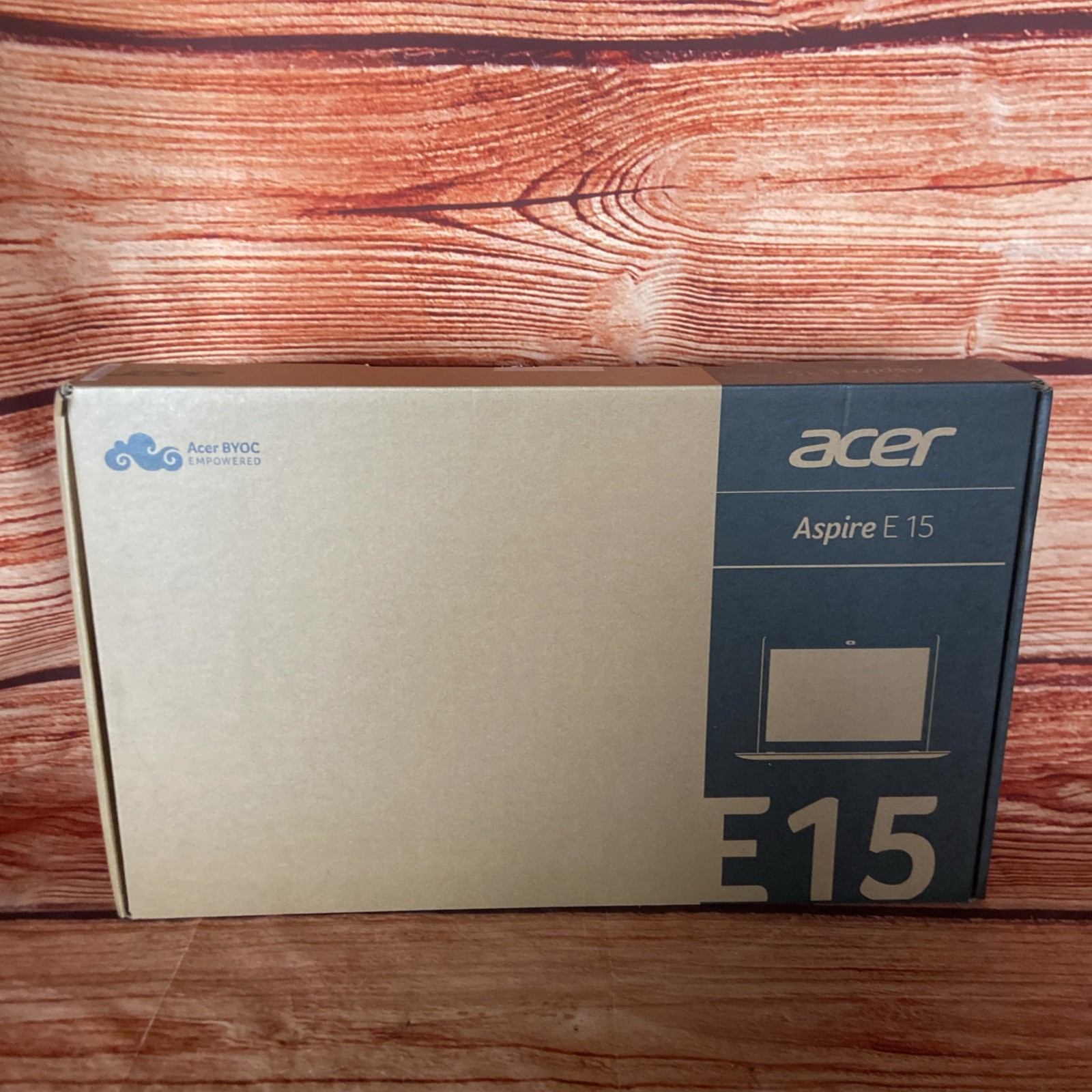 Acer Aspire E15 15.6″ Intel 4 GB DDR3 500 GB HDD – Intense Violet Brand New