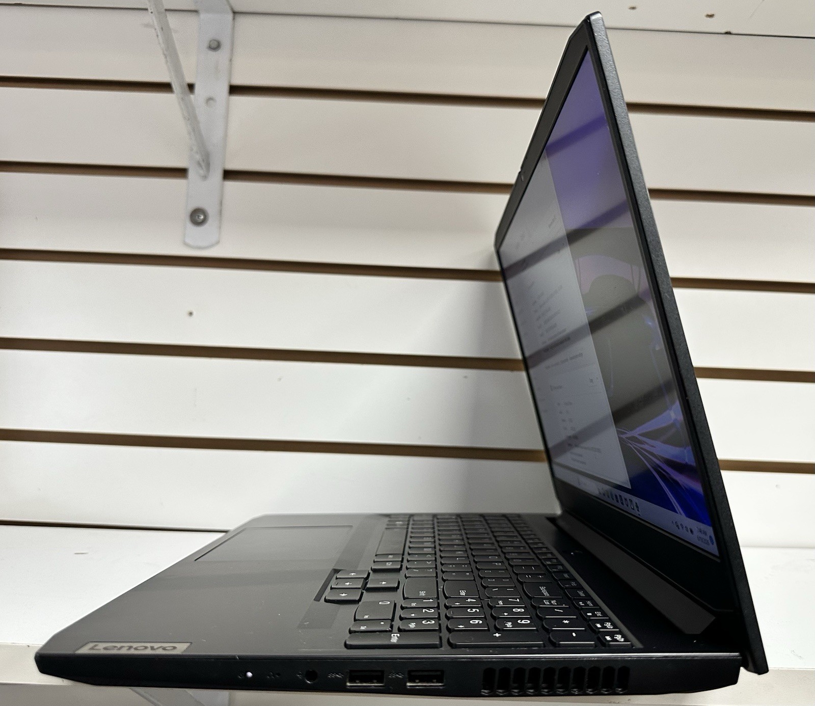 Lenovo IdeaPad 3 15IHU6 15.6” (512GB SSD Intel Core i5-11300H 3.1GHz 8GB…