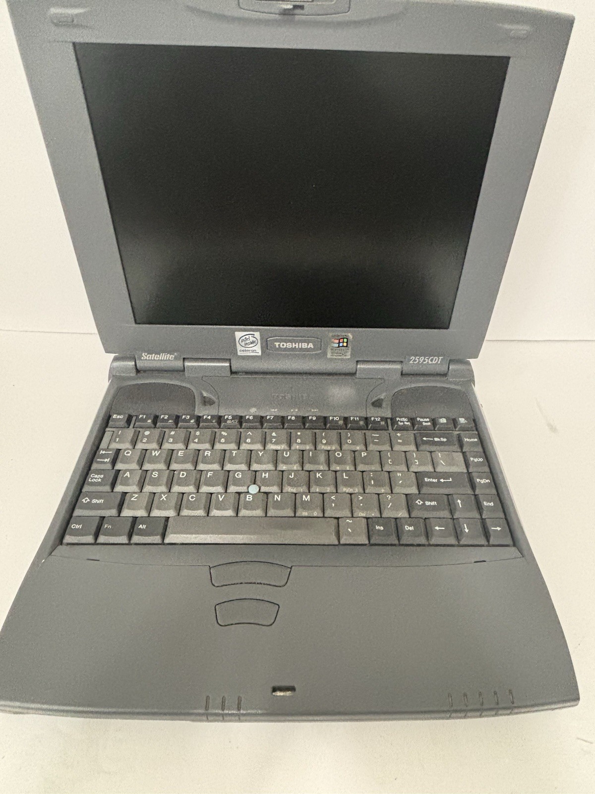 Toshiba Satellite 2595CDT 12.1in Pentium 233MHz 64MB Window 98 Laptop Computer