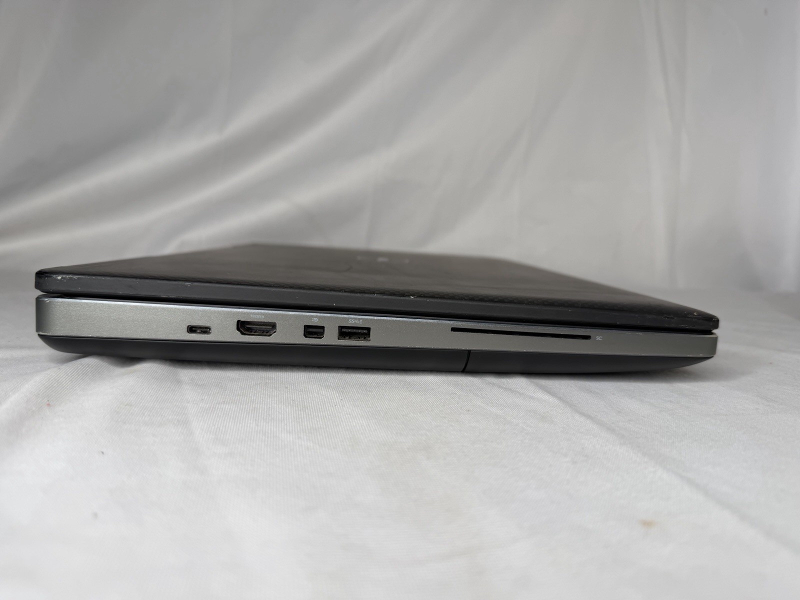Dell Precision 7710 17″ i7-6920HQ 32GB RAM 256GB NVMe Quadro M3000M 4GB Win11Pro