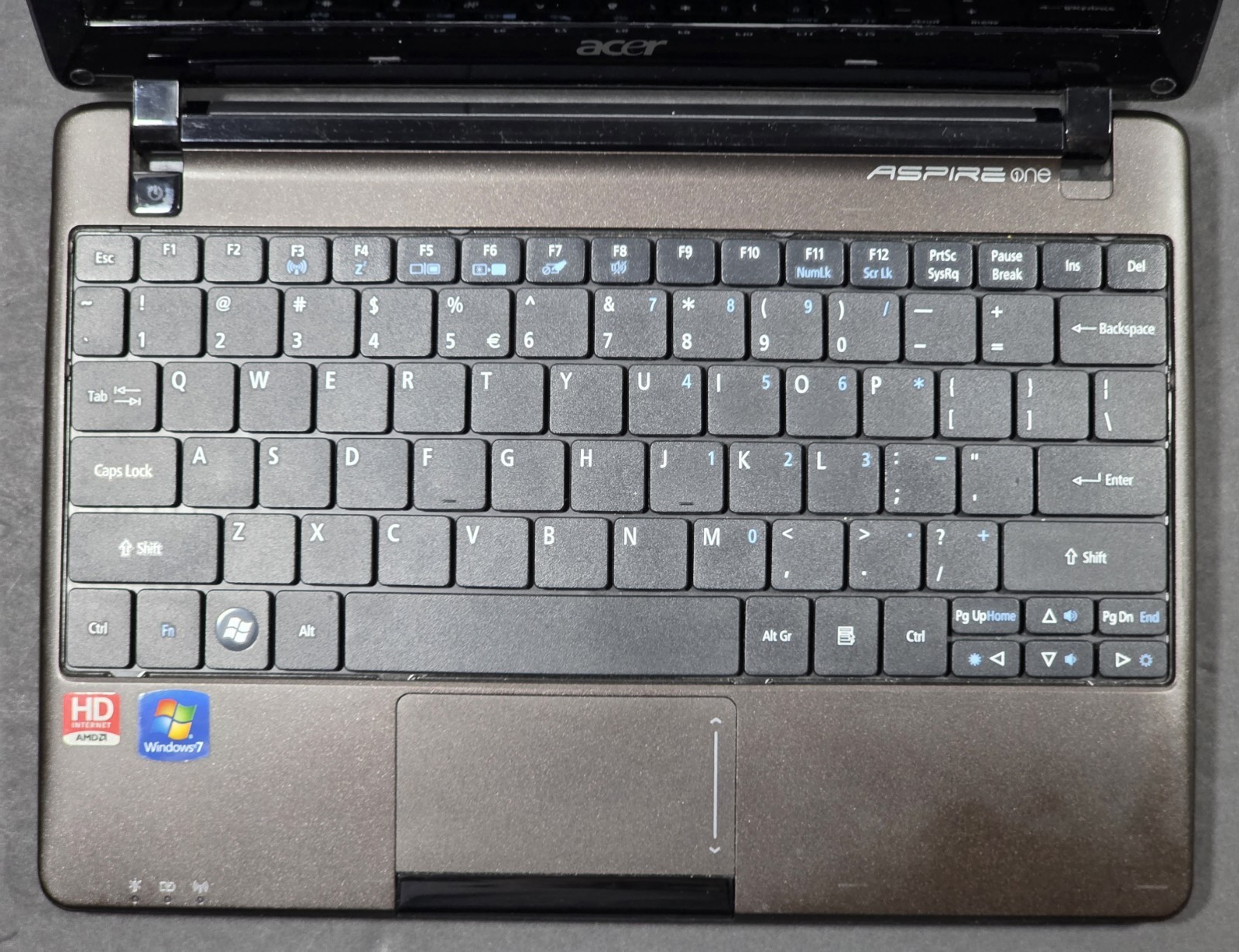 Acer Aspire One 722-0825 10.1″ NetBook C-60 – 4GB – 320GB – Win7 Tested Working