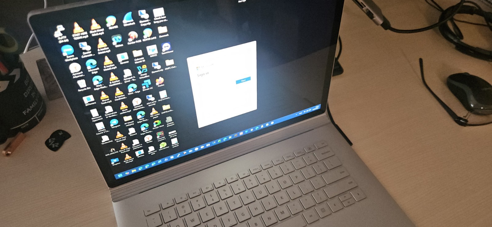 Microsoft Surface Book 2 15″ (256GB, Intel Core i7 8th Gen., 4.20GHz, 16GB)…