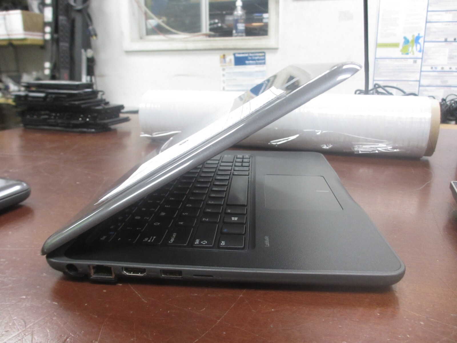 Dell Latitude 3380 2.00GHZ i3-6006U 128GB SSD 4GB Laptop w/ AC , OS [BatteryLow]