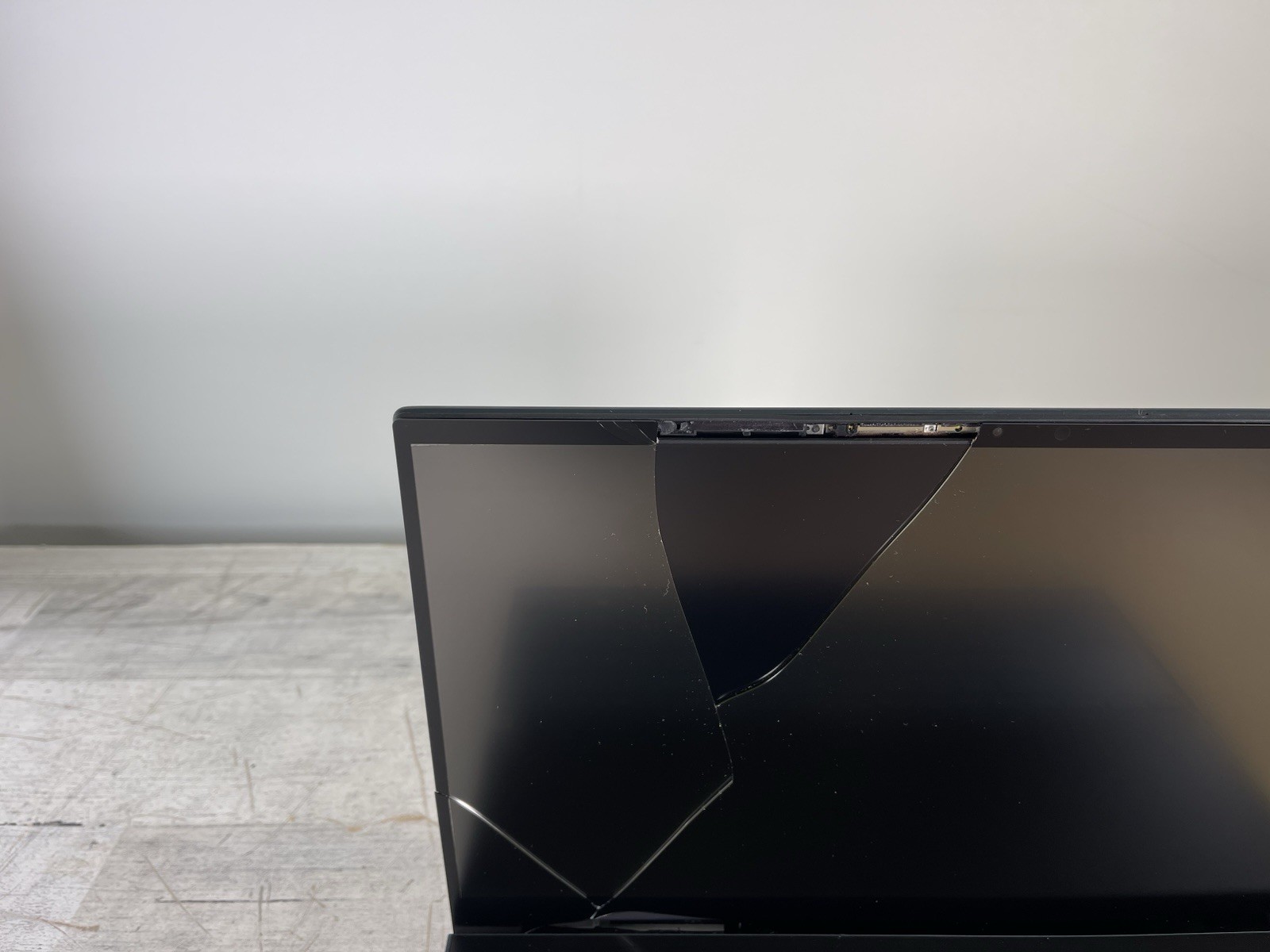 ASUS ZENBOOK UX481F i5-10210U @ 1.60GHz, 8GB RAM, NO HDD/OS – UNTESTED/FOR PARTS
