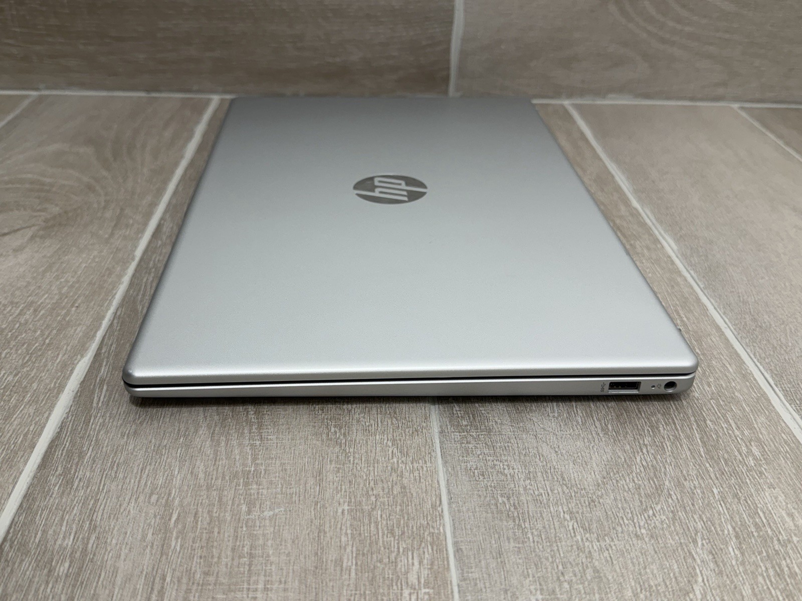 HP Laptop 15-FC0245DX 15.6″ Touch Laptop Ryzen 5 7520U 16GB RAM 256GB NVMe SSD