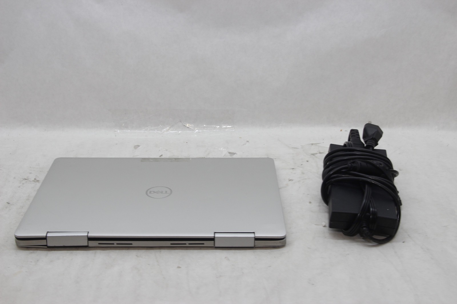 Dell Insprion 7386 13.3″ Laptop i5-8265U 8 GB RAM 256 GB SSD Win 11 w/Charger