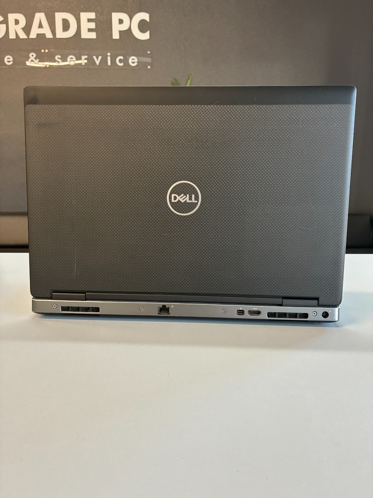 Dell Precision 7530: 15.6″ (4k) / i7-8850H / RAM 32Gb / Quadro P2000 / SSD 1Tb