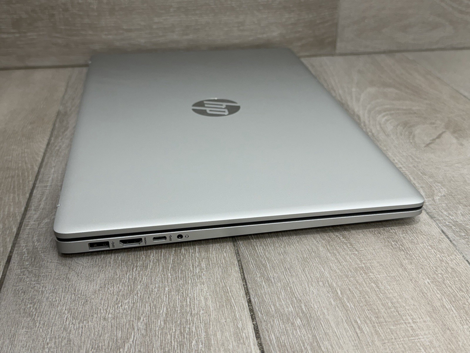 HP Laptop 17-CP2025DX 17″ FHD AMD Ryzen 5-7520U 8GB RAM 512GB NVMe Win-11