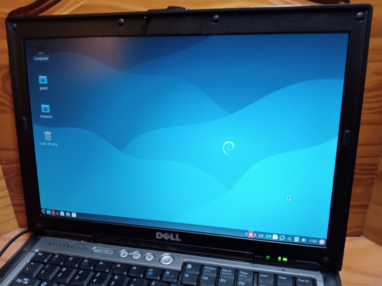 Dell Latitude D630 14in. (250GB HDD – 2GB RAM) Linux Debian 13 – Holds Charge!