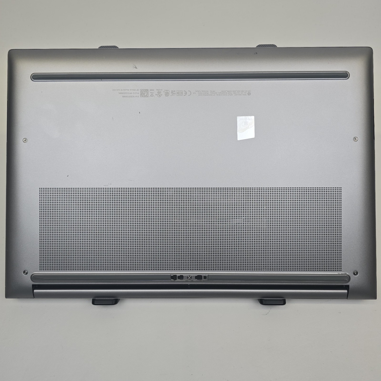HP ZBook Studio 16″ G10 I7-13800H 16GB 512 SSD RTX 3000 Ada 8GB NO OS/AC BAD LCD