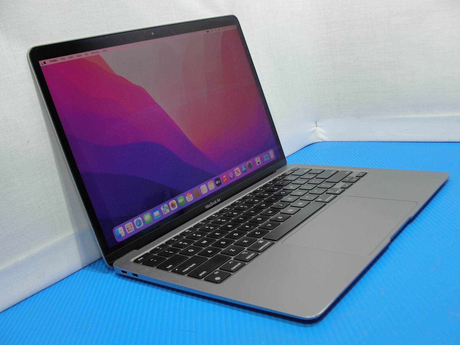 161 cycle Apple MacBook Air 13″ M1 2020 8CPU/7GPU 8GB 256GB SSD A2337/MGN63LL/A