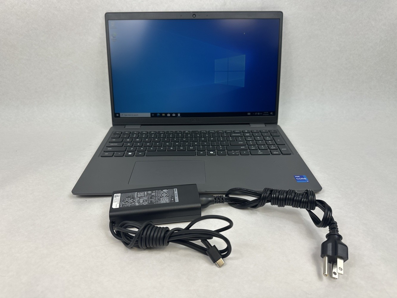 Dell Latitude 3550 _ 16GB RAM _ 256GB SSD _ 15.6″ FHD _ Intel Iris Xe _ Intel i7