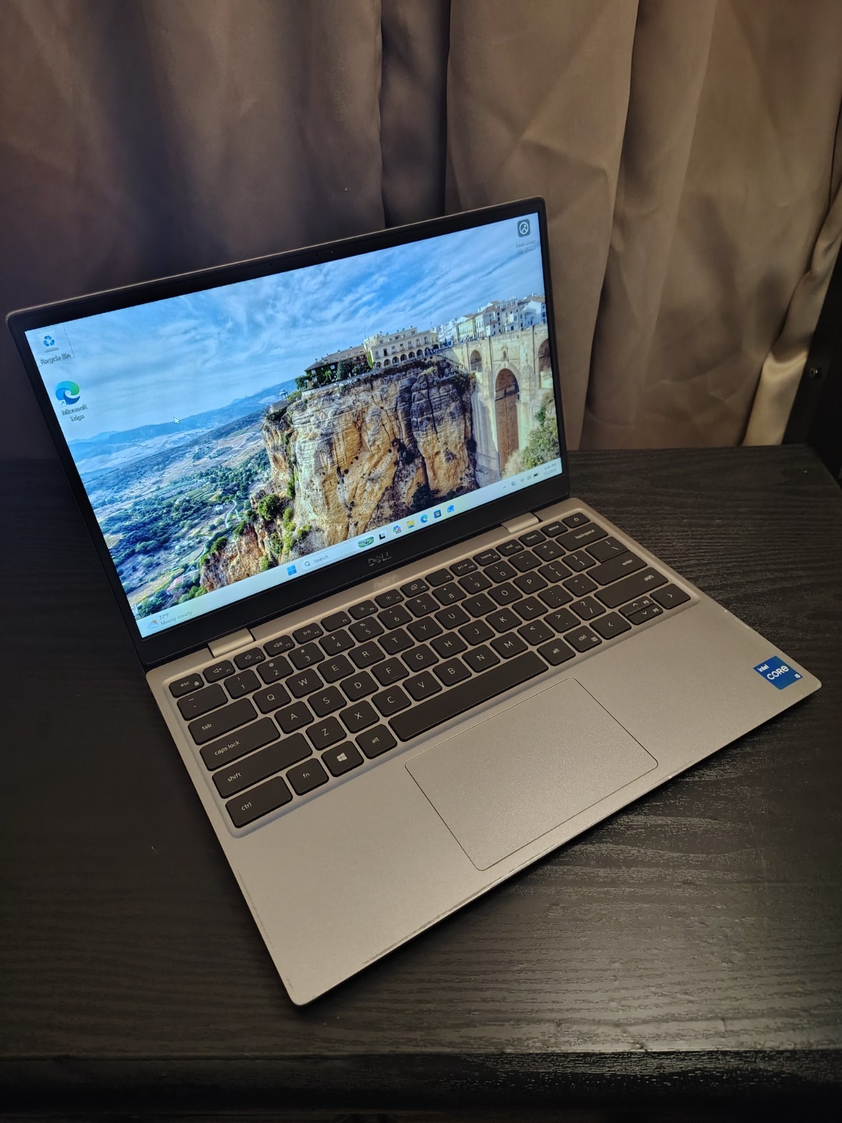 Dell Latitude 5320 13.3″ (256GB SSD, Intel Core i5 11th Gen., 2.60 GHz, 8GB)…