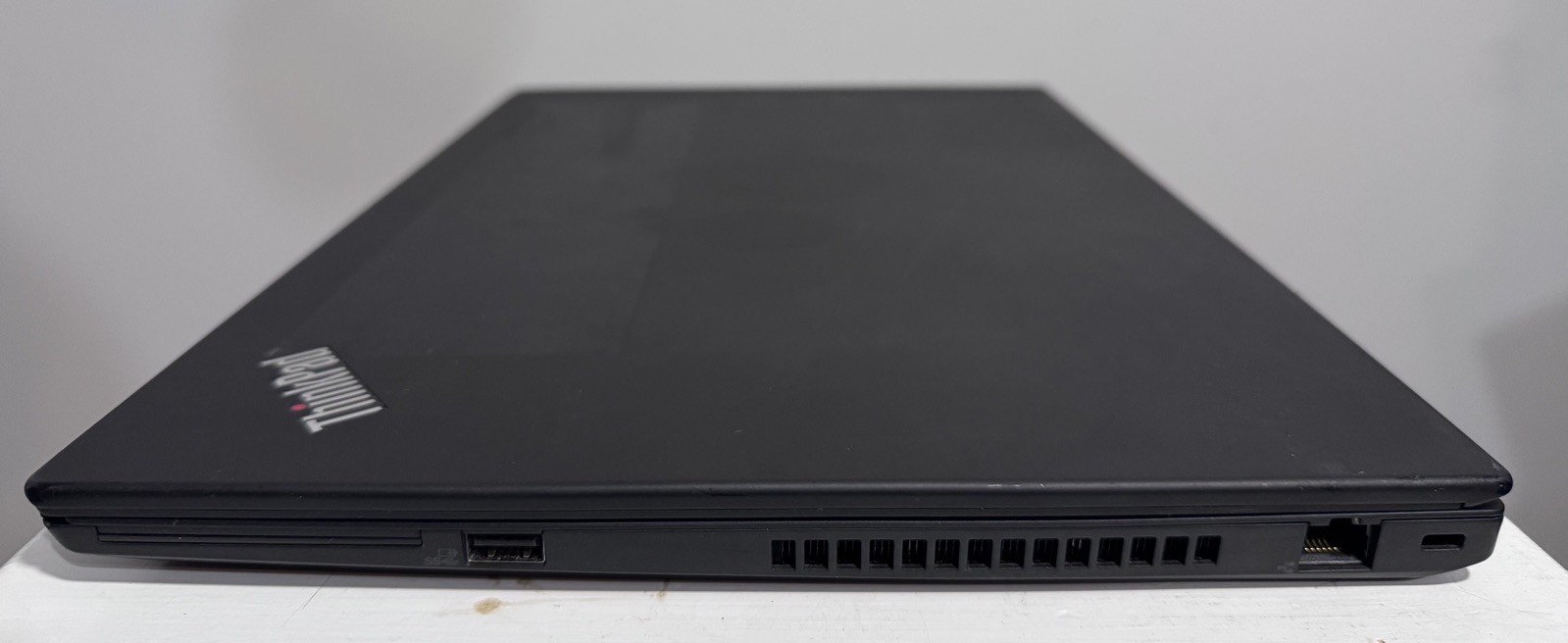 LENOVO ThinkPad T590 15.6″ NO SSD & OS | POWERS ON BUT DOES NOT DISPLAY