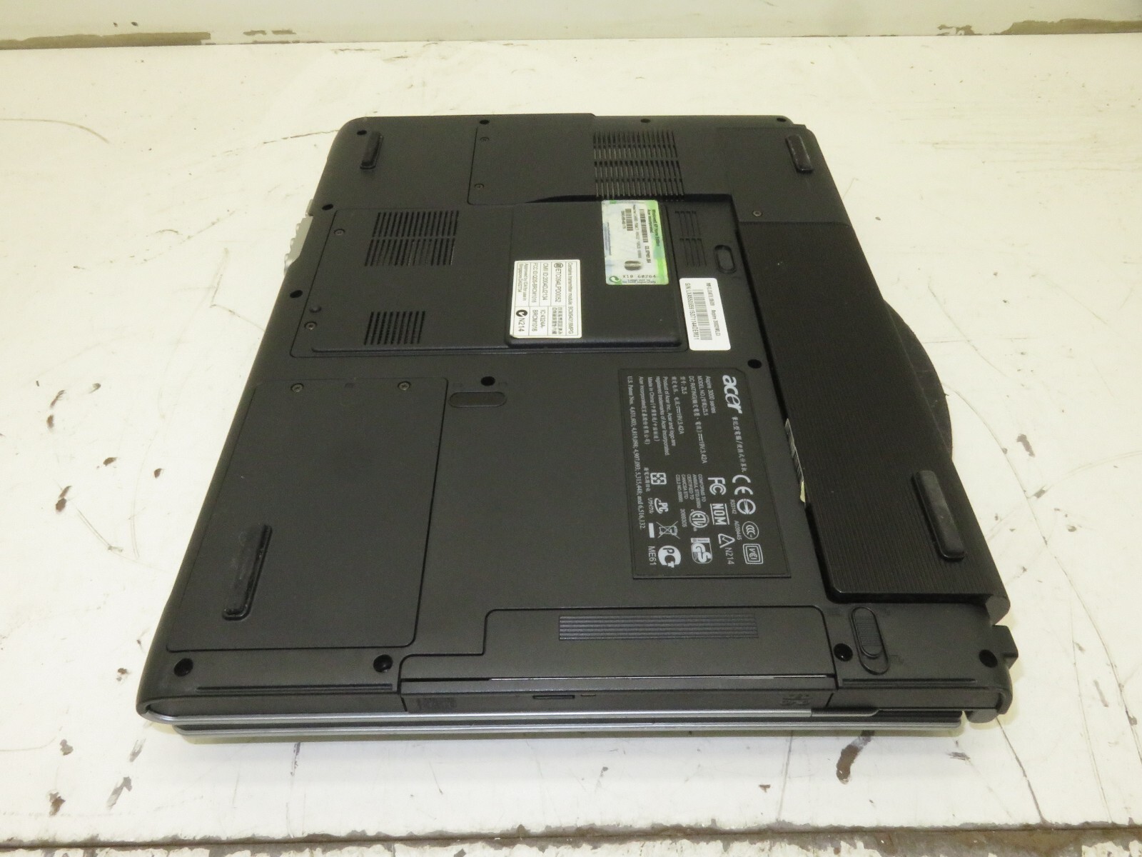 Acer Aspire 3000 ZL5 Laptop AMD Sempron 1.25GB. Ram No HDD – Screen Damage