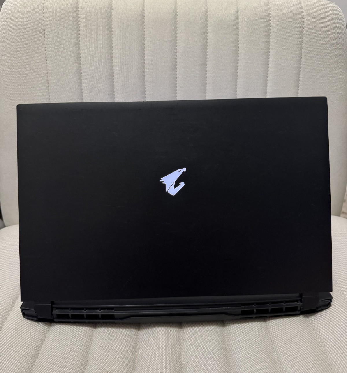 GIGABYTE AORUS 15P YD 15.6″ 300Hz Gaming Laptop RTX 3080 i7-11800H 32GB 1TB SSD