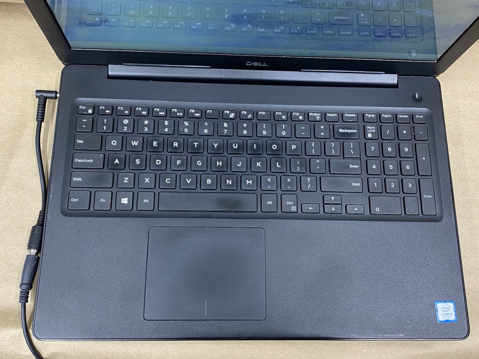 Dell Latitude 3590 – 15.5″ 1366×768 – i5-8250U – 4GB – 128GB SSD – Win 11 READ